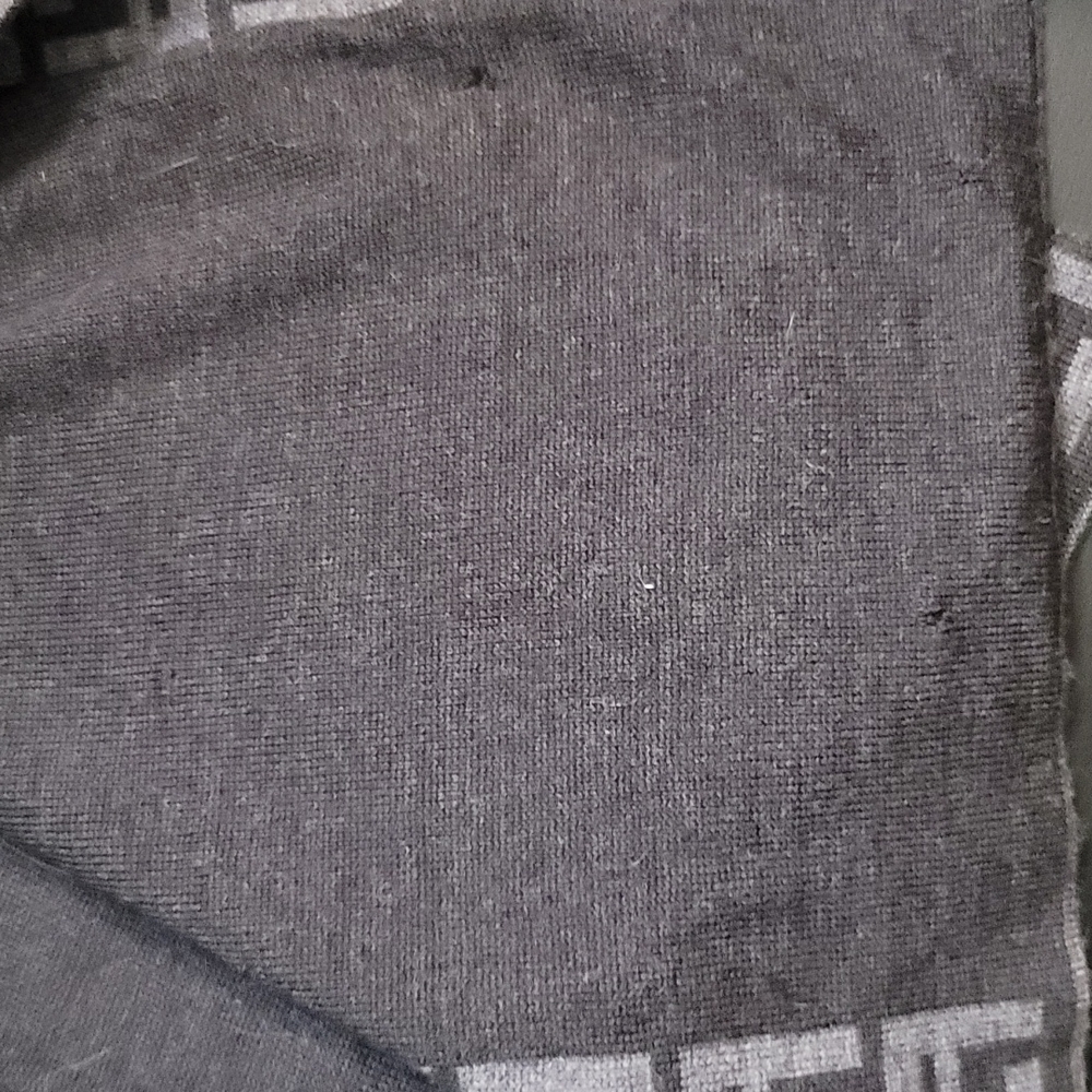 **SOLD➡️FENDI ROMA BLACK AND GRAY REVERSIBLE WOOL SCARF - Picture 5 of 8